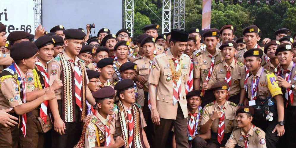 Sosok di Balik Foto Jokowi dan Anggota Pramuka