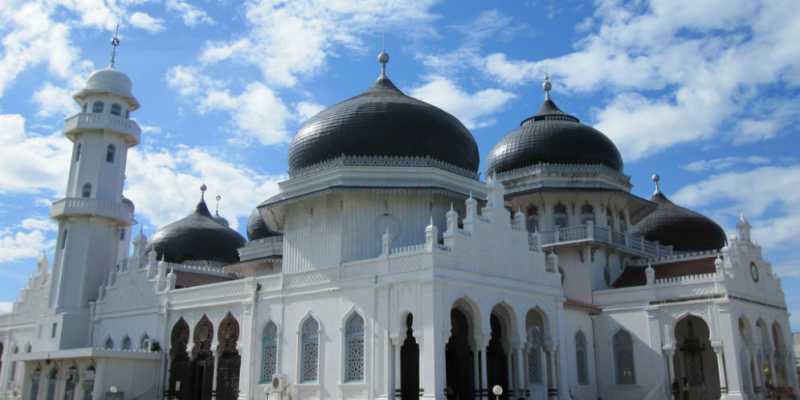 5 Masjid Indonesia yang Selamat dari Musibah Besar 5 Masjid Indonesia yang Selamat dari Musibah Besar