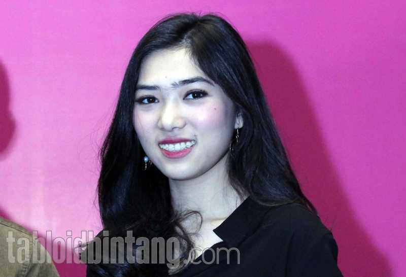 Isyana Sarasvati Ternyata Tak Menyelesaikan Pendidikan SMA-nya Isyana Sarasvati Ternyata Tak Menyelesaikan Pendidikan SMA-nya