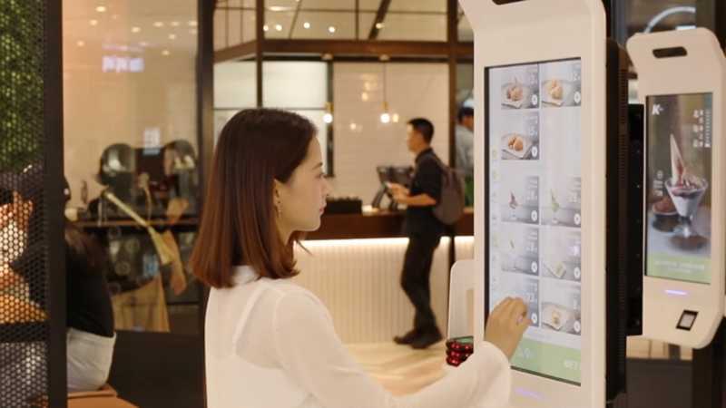 KFC di China Terima Pembayaran dengan Senyuman KFC di China Terima Pembayaran dengan Senyuman