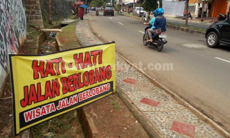 Wisata Jalan Berlubang di Depok