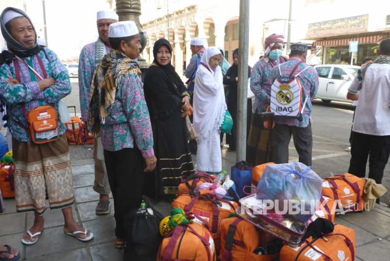 Nyaris Sejuta Pendaftar Haji Hanya Tamat SD Nyaris Sejuta Pendaftar Haji Hanya Tamat SD