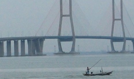 Bakal Ada Kereta Gantung Lintasi Jembatan Suramadu Bakal Ada Kereta Gantung Lintasi Jembatan Suramadu