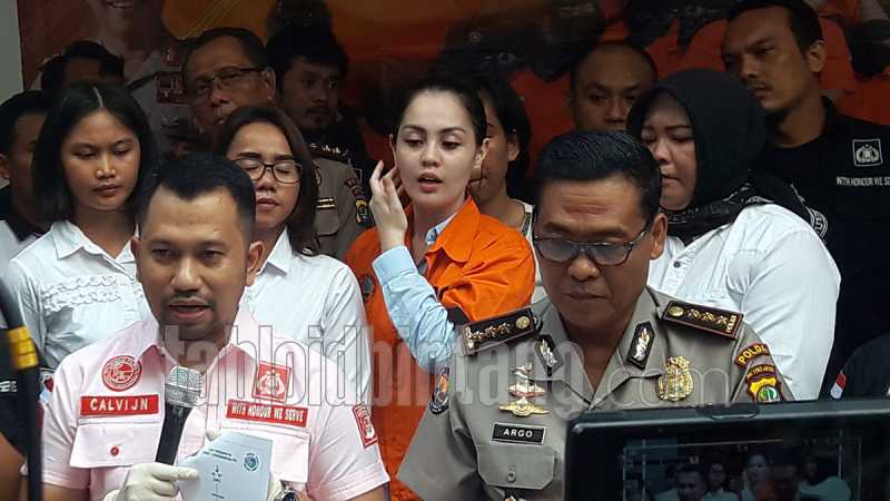 Siapa Pria yang Dipanggil Om oleh Jennifer Dunn saat Penangkapan? Siapa Pria yang Dipanggil Om oleh Jennifer Dunn saat Penangkapan?