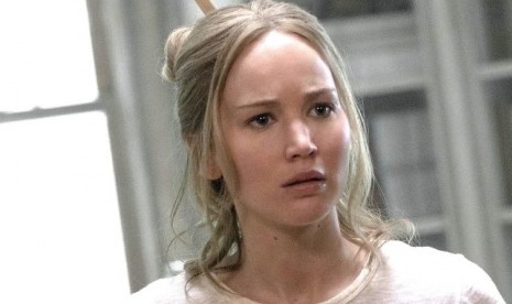Kasar pada Fans, Jennifer Lawrence tak Suka Diperhatikan