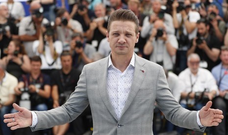 Insiden Saat Syuting, Jeremy Renner Alami Patah Tulang 