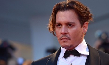 Johnny Depp Habiskan Rp 93 Juta untuk Barang Bekas Ini Johnny Depp Habiskan Rp 93 Juta untuk Barang Bekas Ini