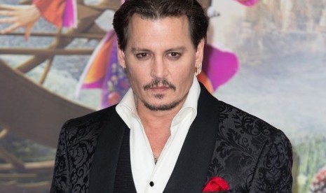 Johnny Depp Minta Maaf Setelah Mengancam Trump Johnny Depp Minta Maaf Setelah Mengancam Trump