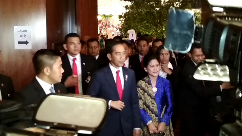 Ucapan Selamat Jokowi untuk Raditya Dika-Anissa Aziza Ucapan Selamat Jokowi untuk Raditya Dika-Anissa Aziza