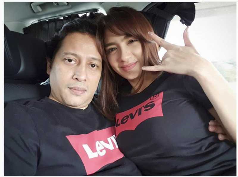 Jose Poernomo Pamer Kemesraan Bersama Angel Karamoy Jose Poernomo Pamer Kemesraan Bersama Angel Karamoy