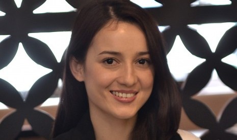 Julie Estelle tak Pernah Tidur dengan Kulit Penuh Riasan Julie Estelle tak Pernah Tidur dengan Kulit Penuh Riasan