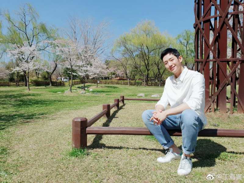 Penghasilan Jung Hae In Naik 4 Kali Lipat Penghasilan Jung Hae In Naik 4 Kali Lipat