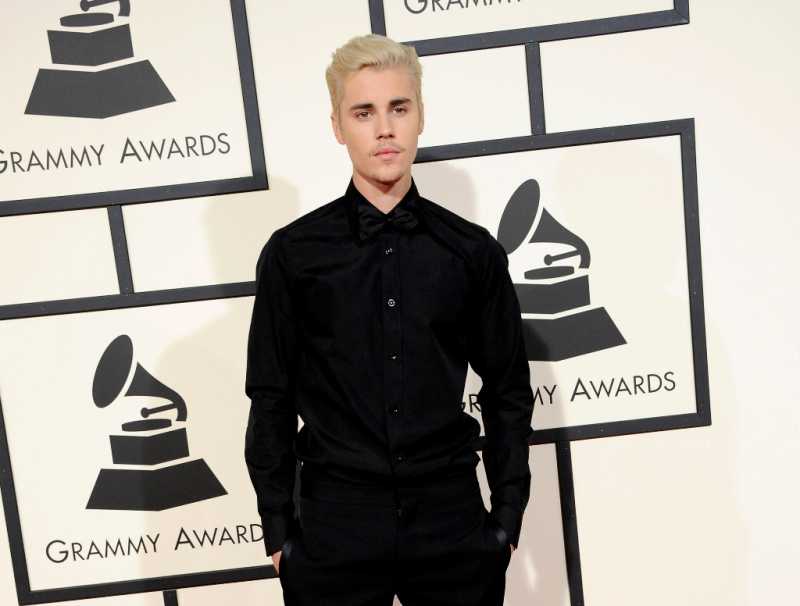 Justin Bieber Pasang Berlian Senilai 700 juta di Giginya Justin Bieber Pasang Berlian Senilai 700 juta di Giginya