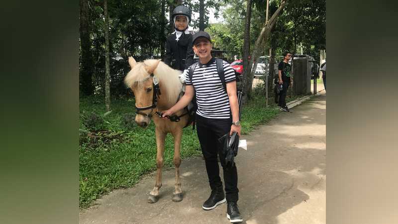 Cerita Irfan Hakim tentang Anaknya yang Hobi Berkuda Cerita Irfan Hakim tentang Anaknya yang Hobi Berkuda