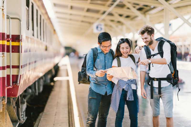 Studi: Ternyata Orang Kepo Sahabat Terbaik Traveling