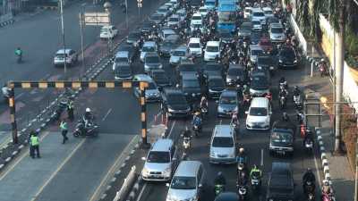 Demo Bakar Ban di Kompleks Kostrad, Lalin Pondok Indah Macet Total