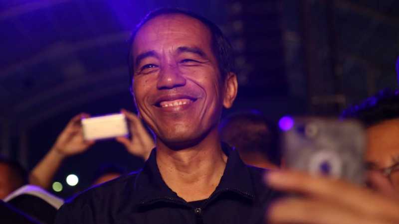 Usai Nonton Ebiet G Ade, Jokowi Saksikan Deadsquad di Synchronize Fest Usai Nonton Ebiet G Ade, Jokowi Saksikan Deadsquad di Synchronize Fest