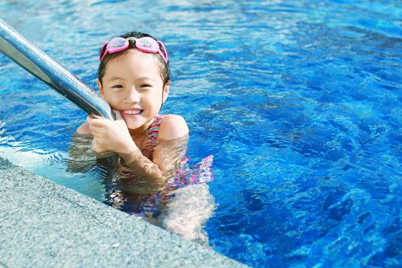 Bahaya Air Kencing di Kolam Renang