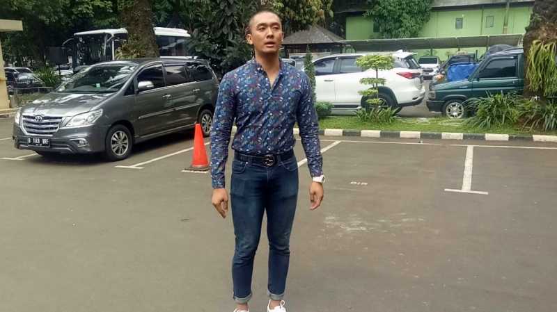 Uus Diperiksa Sebagai Saksi atas Kasus Twit Nikita Mirzani Uus Diperiksa Sebagai Saksi atas Kasus Twit Nikita Mirzani