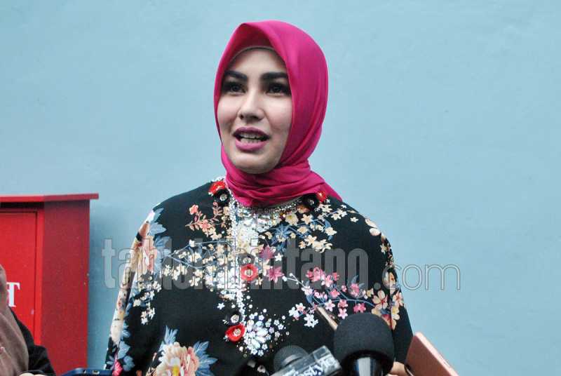 Mantap Berhijab, Kartika Putri Tidak Khawatir Karier Redup Mantap Berhijab, Kartika Putri Tidak Khawatir Karier Redup