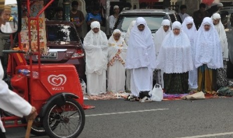 Polda Metro Jaya Imbau Masyarakat tak Shalat Ied di Pinggir Jalan Polda Metro Jaya Imbau Masyarakat tak Shalat Ied di Pinggir Jalan
