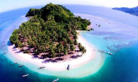 Mandeh, Si Raja Ampat Sumatra yang Lagi Bersolek Mandeh, Si Raja Ampat Sumatra yang Lagi Bersolek