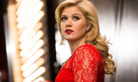 Kelly Clarkson Sempat Pikirkan Bunuh Diri