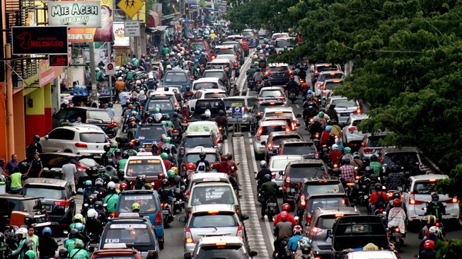 Di Balik Sulitnya Pembatasan Sepeda Motor