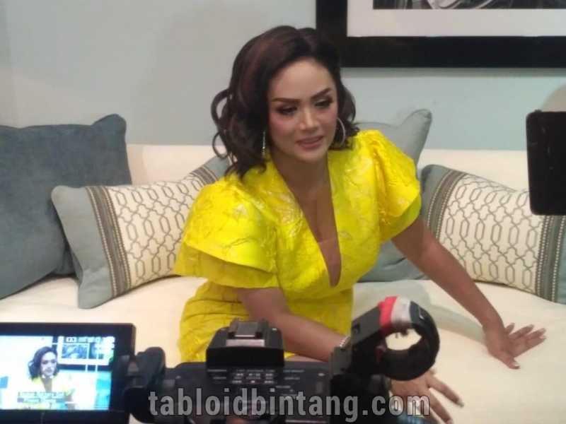 Retina Mata Robek, Suami Krisdayanti Dilarang Naik Pesawat Retina Mata Robek, Suami Krisdayanti Dilarang Naik Pesawat