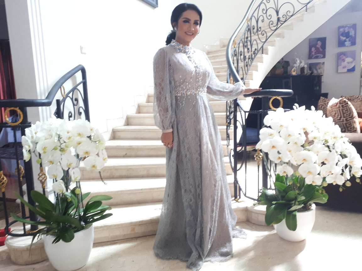 Sambut Lebaran Krisdayanti Pesan 6 Busana ke Desainer Sambut Lebaran Krisdayanti Pesan 6 Busana ke Desainer