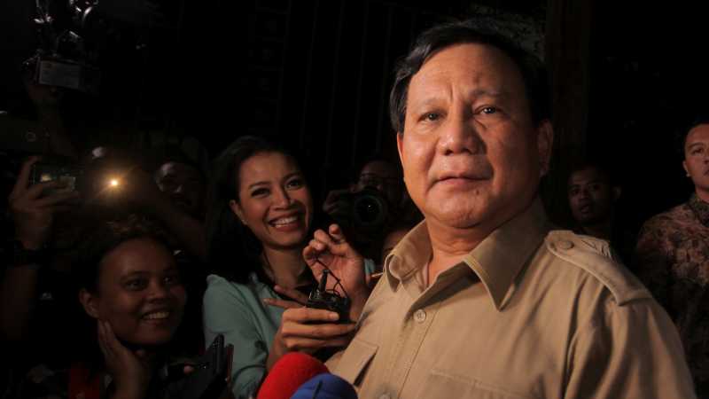 Saat Prabowo Tertawa Disandingkan dengan Tom Cruise Saat Prabowo Tertawa Disandingkan dengan Tom Cruise