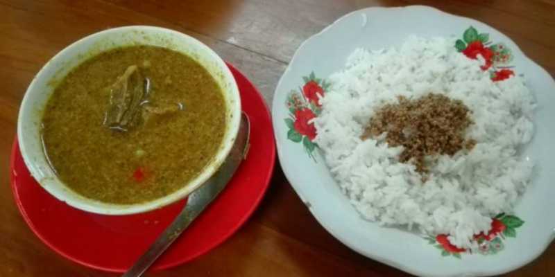 Kulineran Malam di Makassar? Coba Nikmatnya Pallubasa Serigala Kulineran Malam di Makassar? Coba Nikmatnya Pallubasa Serigala