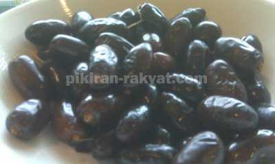 Kacang Almond dan Kurma, Rahasia Tidur Nyenyak