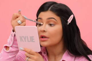 Kylie Jenner Beri Kado Natal Putrinya Mini Ferrari dan Lamborghini Kylie Jenner Beri Kado Natal Putrinya Mini Ferrari dan Lamborghini