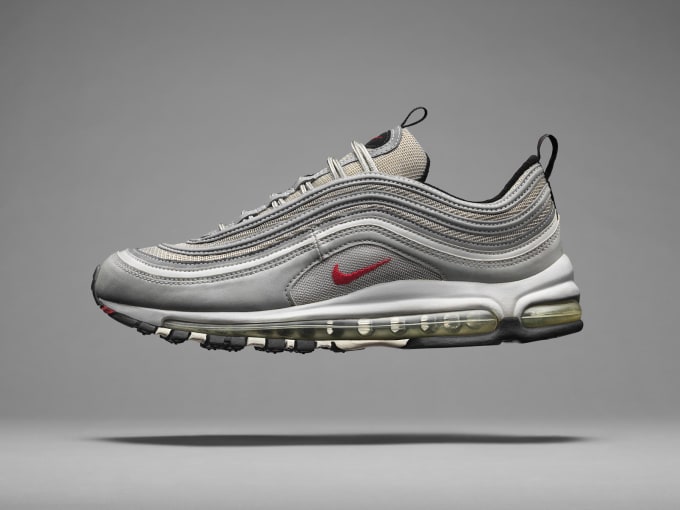 5 Rekomendasi Sneaker yang Cocok Dipakai saat Traveling 5 Rekomendasi Sneaker yang Cocok Dipakai saat Traveling