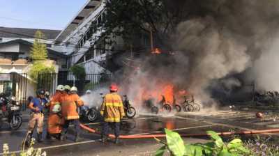 Keluarga Bom Bunuh Diri: Hobi Wisata, Posting Senjata, dan Panahan