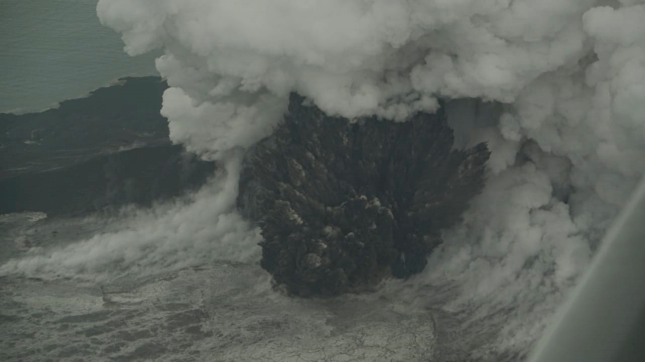 Perubahan Gunung Anak Krakatau Terekam Satelit