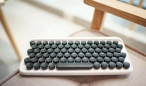 Keyboard Retro dengan Teknologi Abad ke-21