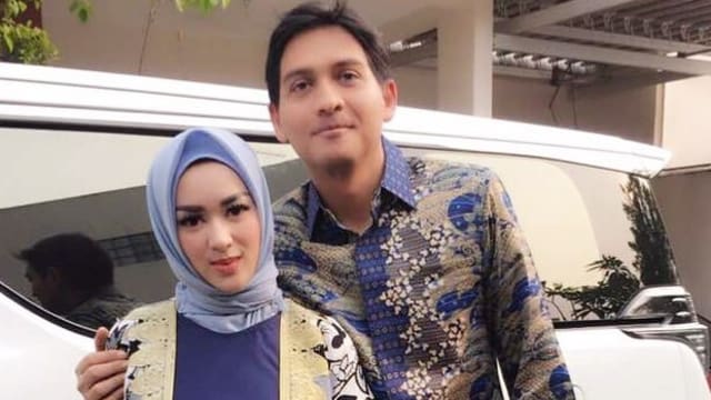 Digugat Cerai Lucky Hakim: Dari Hiara Cleopatra, Syahrini KW, Hingga Tiara Dewi Digugat Cerai Lucky Hakim: Dari Hiara Cleopatra, Syahrini KW, Hingga Tiara Dewi