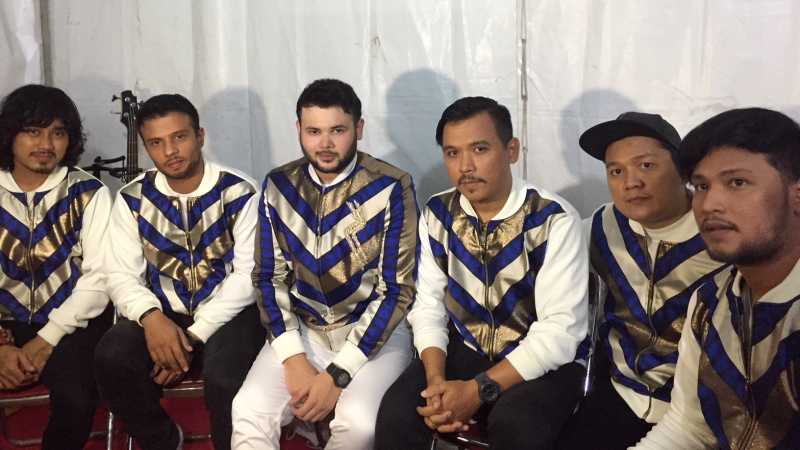 Ridho Rhoma dan Sonet 2 Band Pede Go International Secara Indie Ridho Rhoma dan Sonet 2 Band Pede Go International Secara Indie
