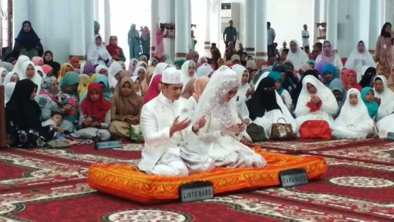 Sah! Tommy Kurniawan Resmi Nikahi Pramugari Asal Aceh Sah! Tommy Kurniawan Resmi Nikahi Pramugari Asal Aceh