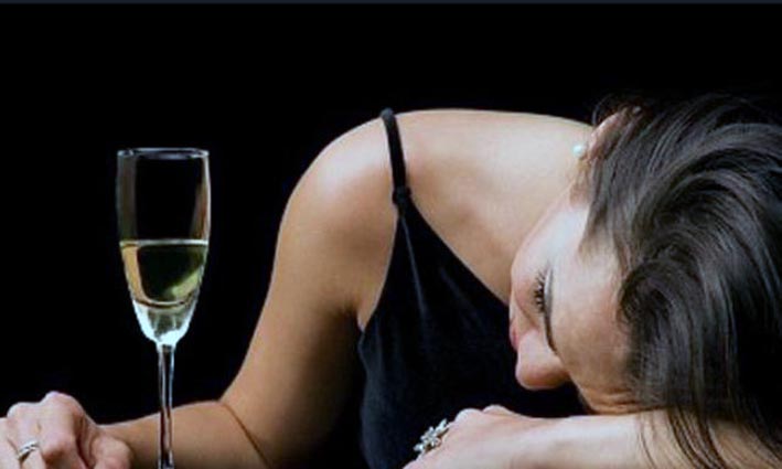 Siapa Bilang Mabuk Alkohol Bisa Hilangkan Stres?