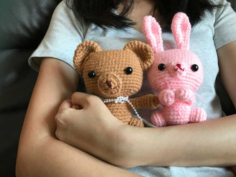 Masih Suka Main Boneka Saat Dewasa, Apakah Normal? Masih Suka Main Boneka Saat Dewasa, Apakah Normal?