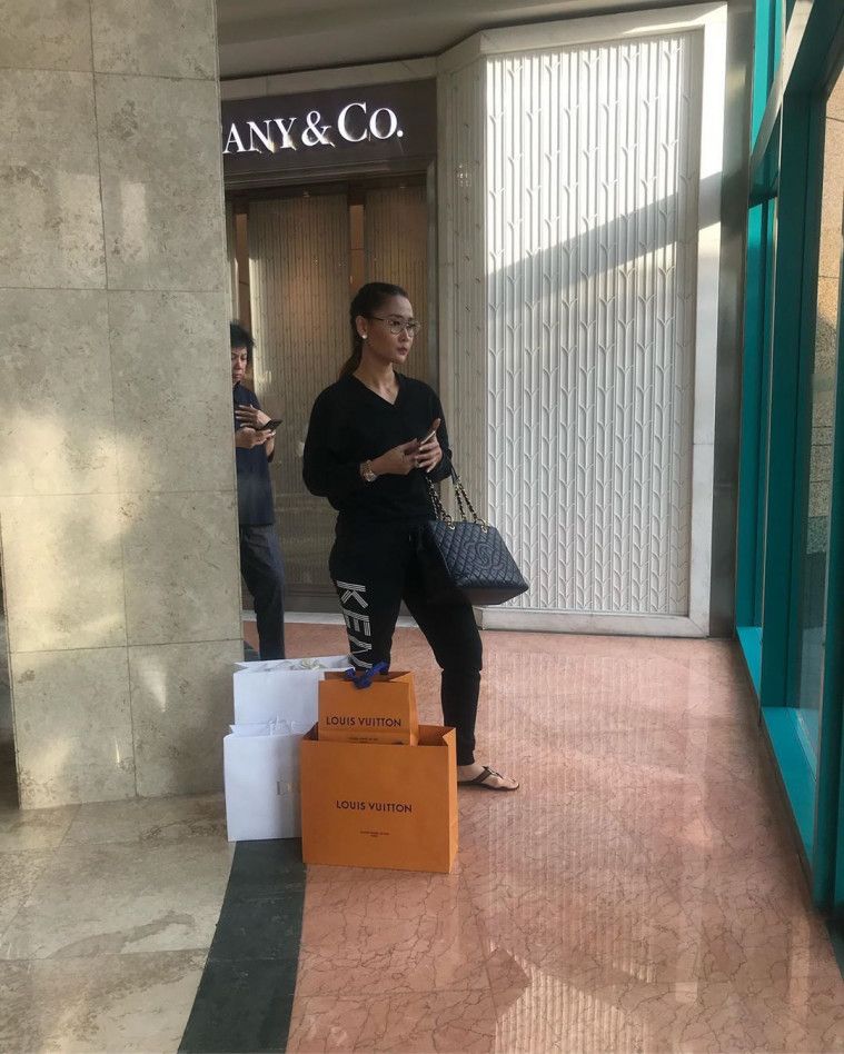 Malu Kalau Murah, Inul Daratista Beli Tas Dior dan Louis Vuitton untuk Parcel Lebaran