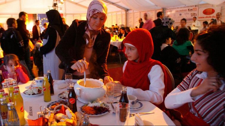 Begini Tradisi Ramadan di Negara-negara Mayoritas Non-Muslim Begini Tradisi Ramadan di Negara-negara Mayoritas Non-Muslim