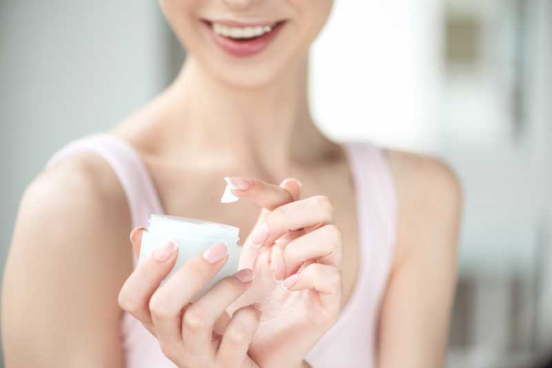 5 Manfaat Penting Petroleum Jelly Selain untuk Atasi Kulit Kering 5 Manfaat Penting Petroleum Jelly Selain untuk Atasi Kulit Kering