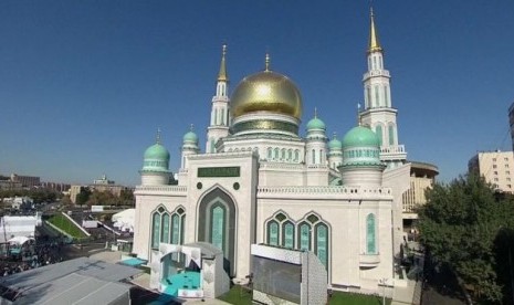 Jamaah di Masjid Agung Moskow Cari Salah