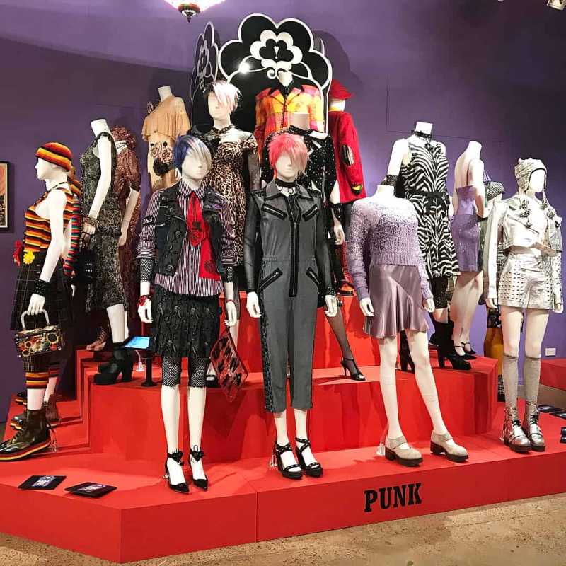 Masuk Ke Dalam Dunia Anna Sui di London, Inggris Masuk Ke Dalam Dunia Anna Sui di London, Inggris