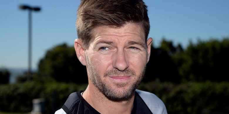 Steven Gerrard Tangani Liverpool U-18