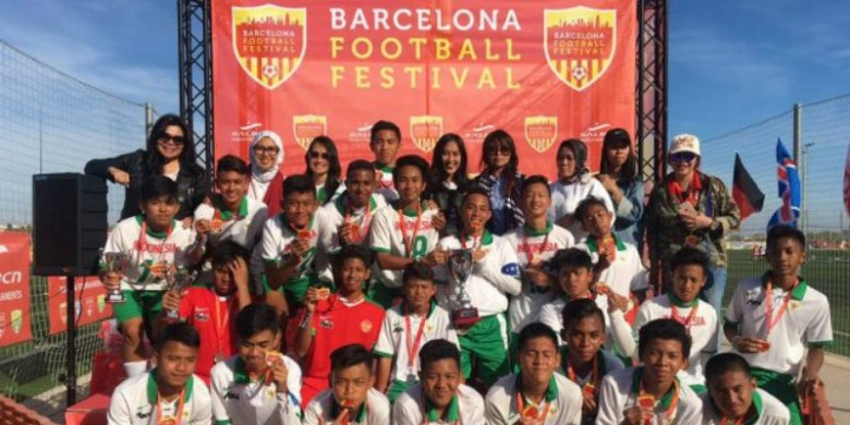 Tim Sepak Bola Muda Indonesia Juara di Barcelona